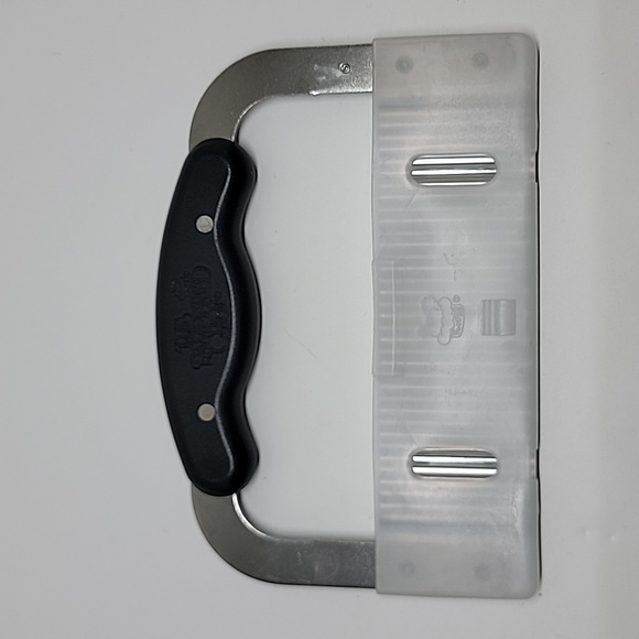 Pampered Chef Garnisher Stainless Crinkle Cutter - Picture 3 of 8